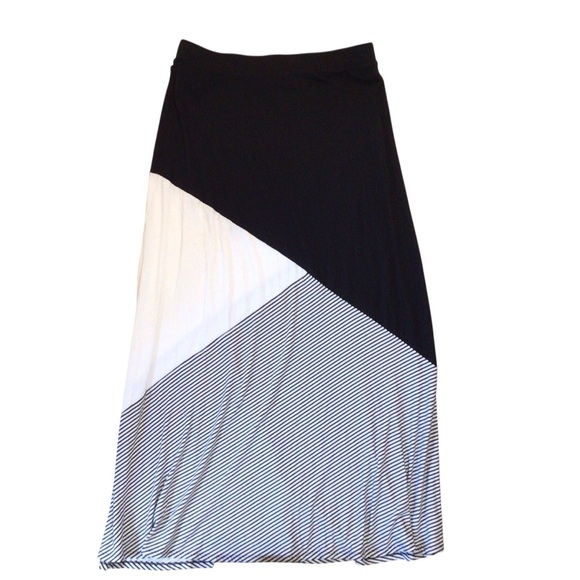 Cato Est. 1946 Women’s Maxi Skirt Size Medium Black White Colorblock Striped Hem - Picture 5 of 6